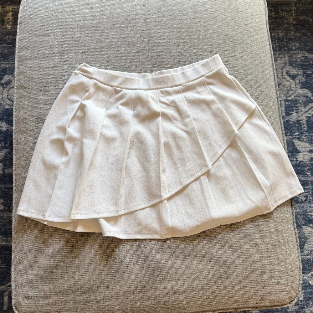 White Pleated Mini Skirt – ASOS DESIGN (US 10)